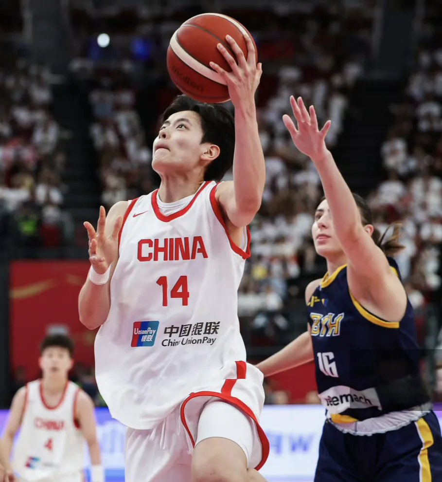 九游- 罗马训练开放日，清晨复出首秀引欢呼，CBA季后赛在即，年轻球员得到机会