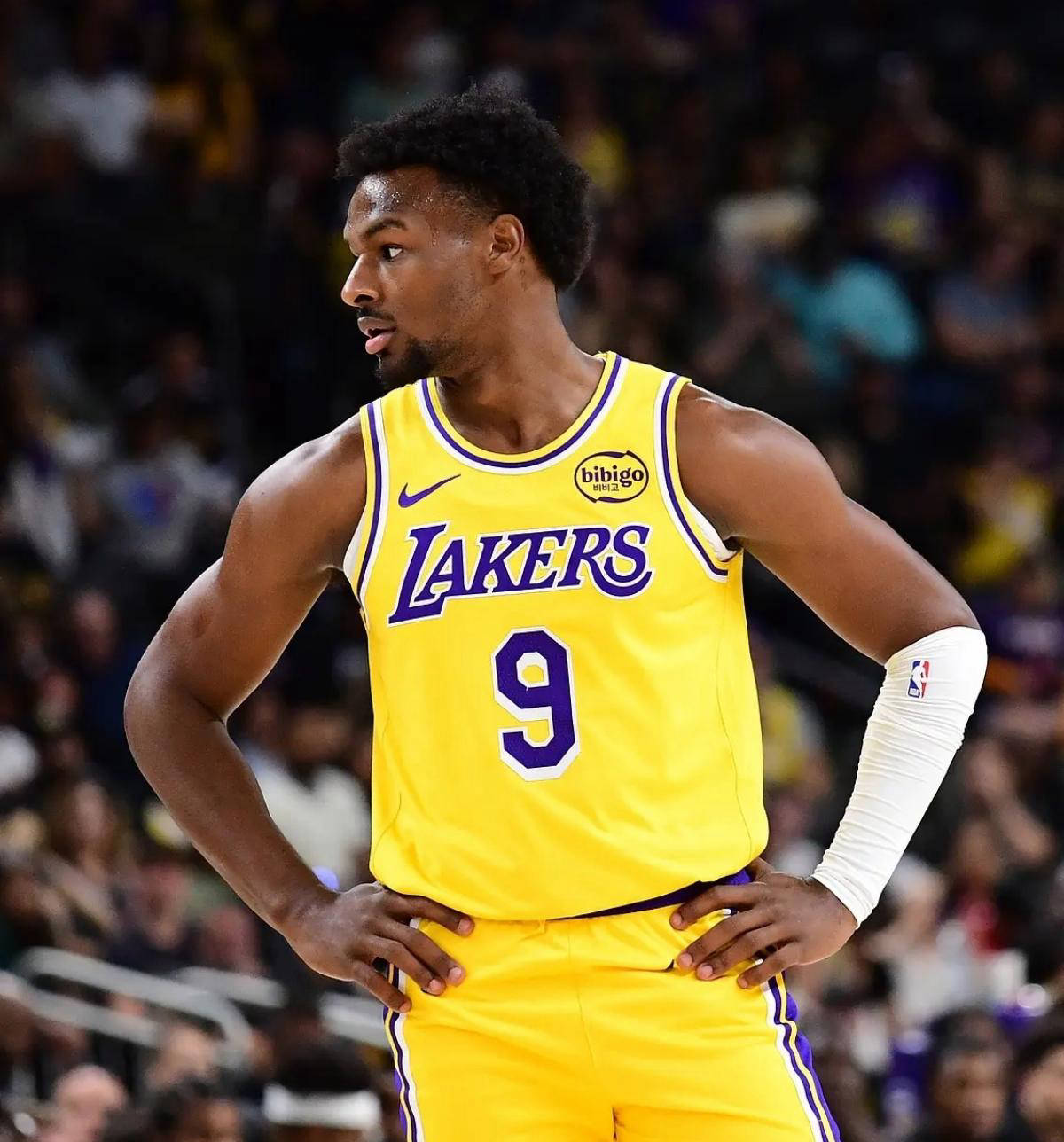 九游体育-Ming回归赛场，比分优势明显首场状态亮眼，湖人观众沸腾！的简单介绍